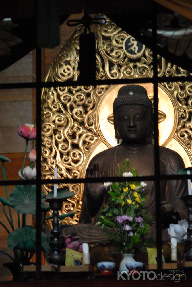 仏像と蓮の花