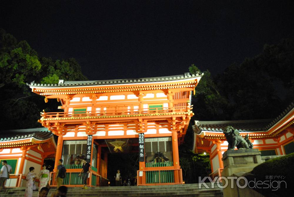 ライトアップの八坂神社