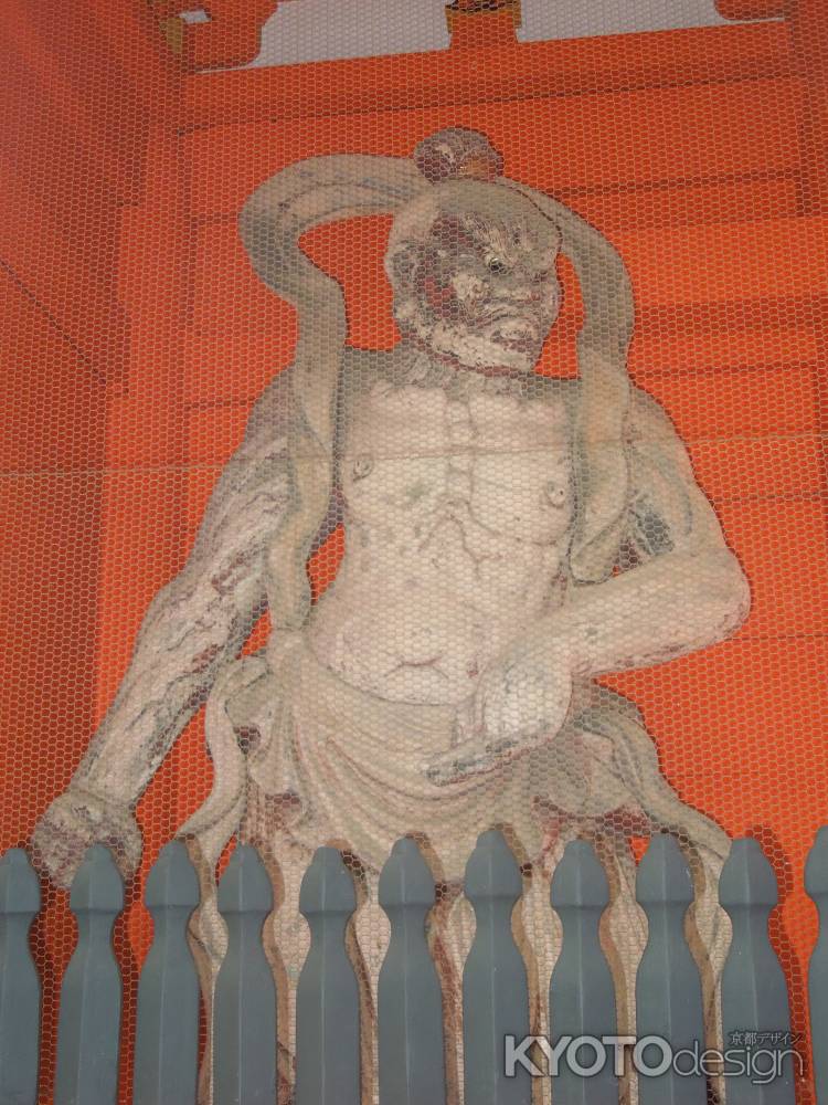 毘沙門堂の金剛力士像