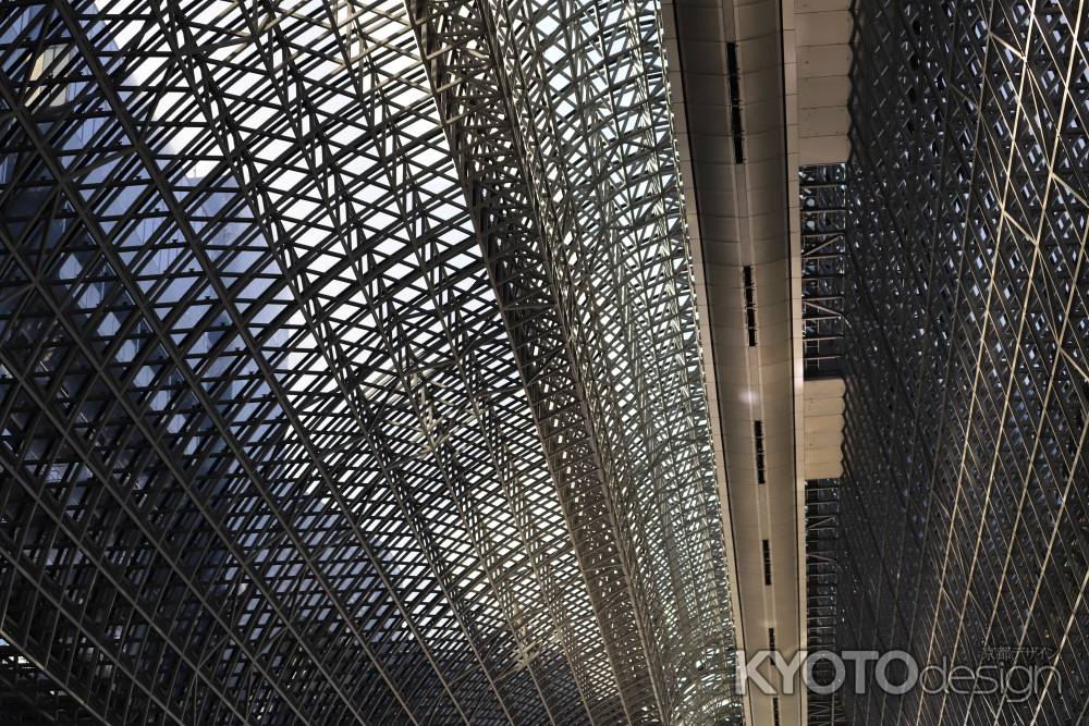 京都駅ビルの大天井