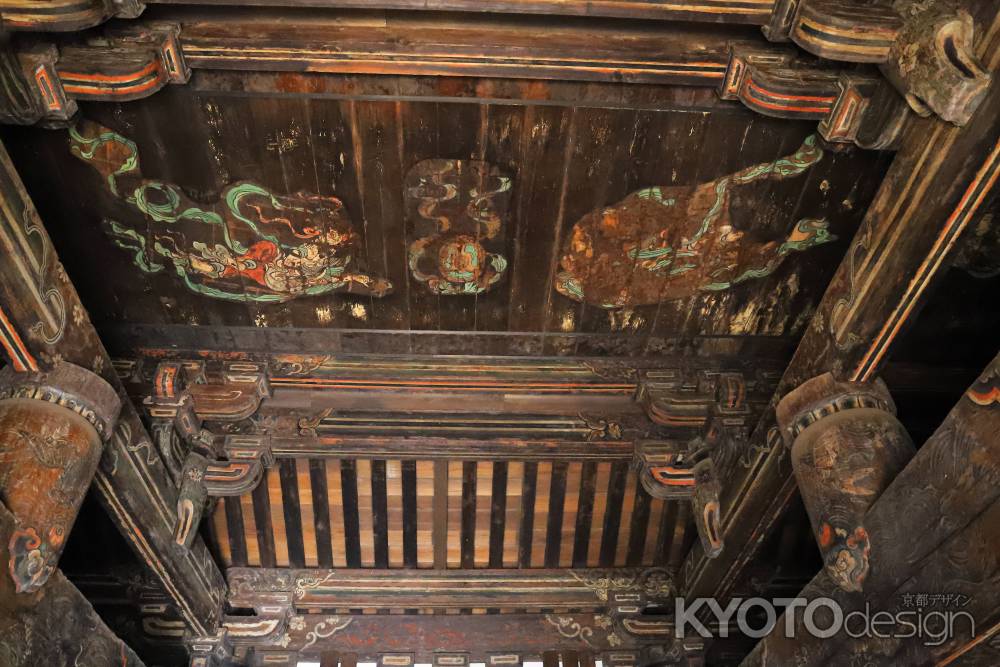 東福寺三門上層階の天井画（許可を得て撮影）