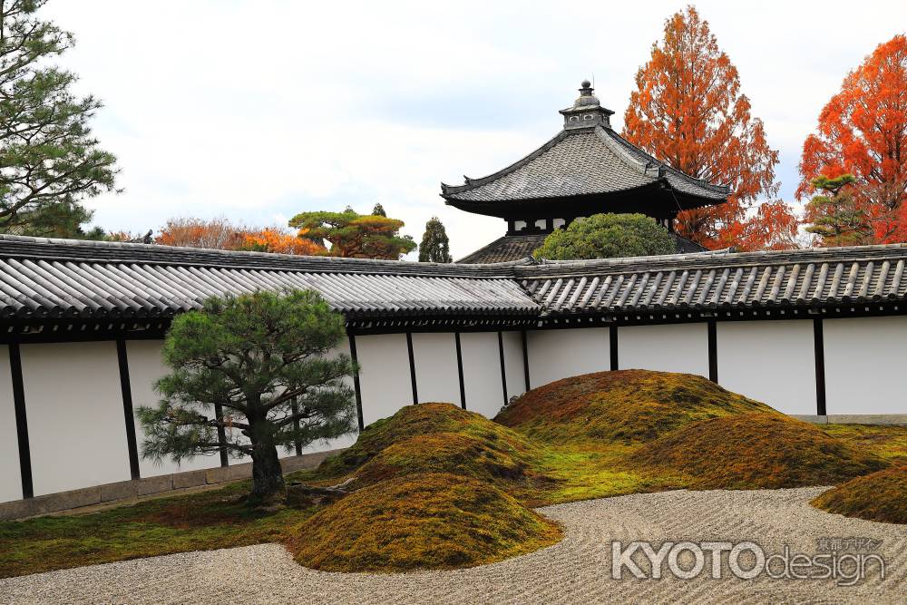 東福寺大方丈南庭の西方の「五山」