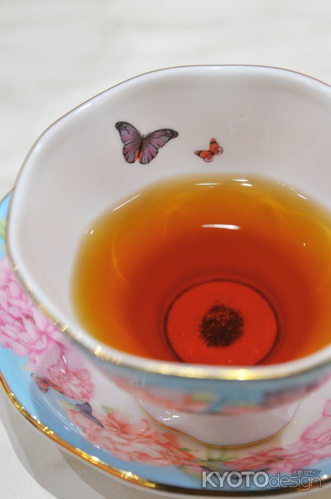 蝶が舞う紅茶