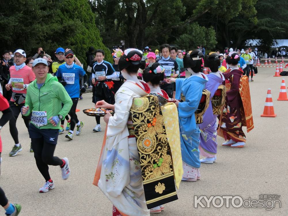 京都マラソン　京都府立植物園　舞子さんの応援