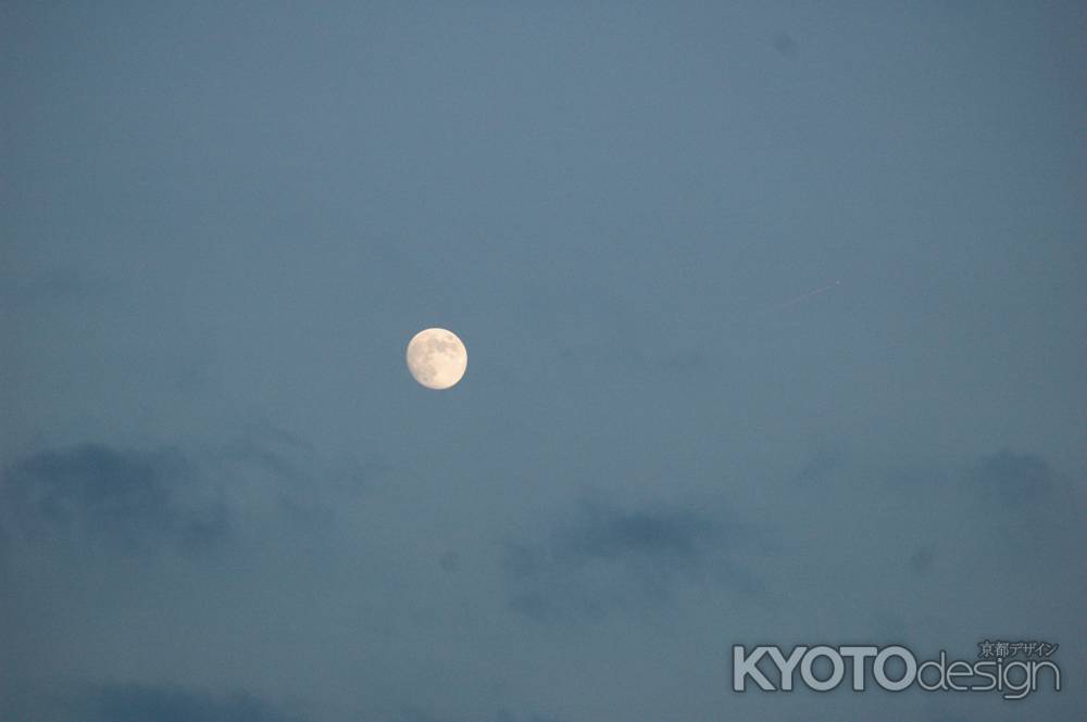 松尾大社からの満月