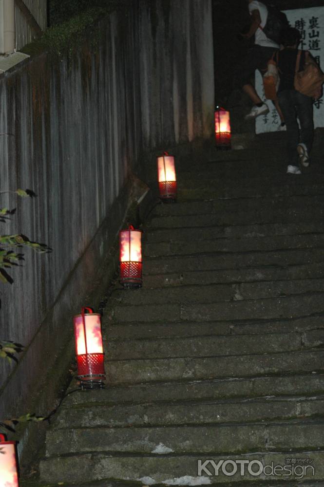 法輪寺階段の灯篭