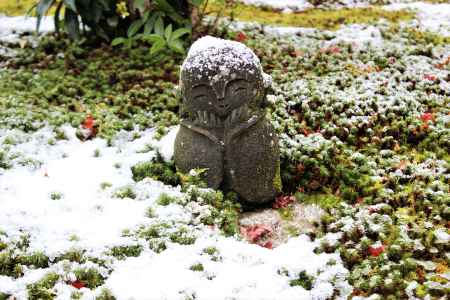 圓光寺、雪のお地蔵さん