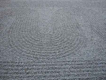 鶴亀の庭の砂紋