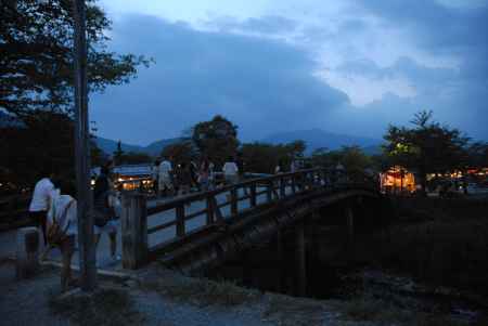 夕闇の中ノ島橋