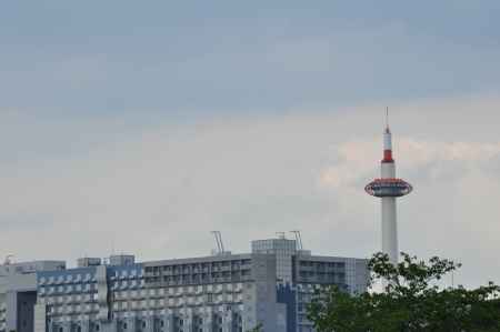 京都駅ビルと京都タワー