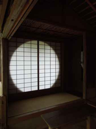 常照寺の茶室「遺芳庵」の吉野窓３