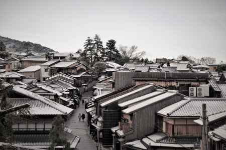 京町家の雪の屋根