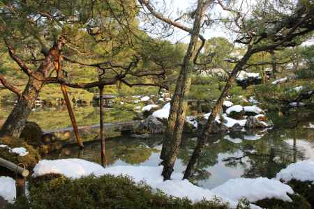 平安神宮神苑の雪