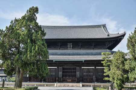 東福寺本堂を正面（南、三門側）から見る