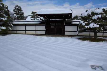 雪景色の仁和寺3
