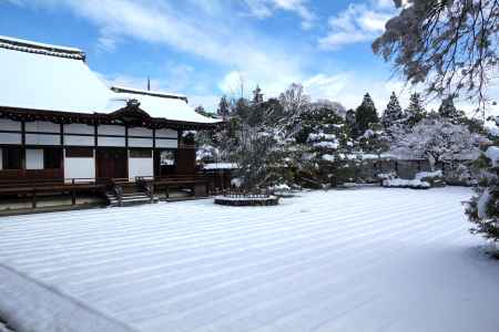 雪景色の仁和寺6