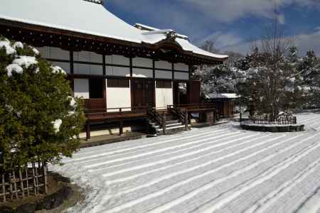 雪景色の仁和寺12
