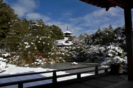 雪景色の仁和寺27