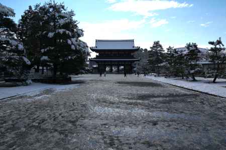 雪景色の仁和寺49