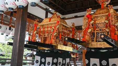 祇園祭　煌びやかな神輿1