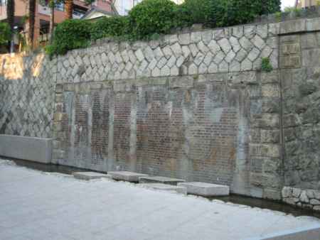 堀川の壁