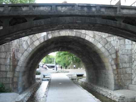 堀川公園のトンネル