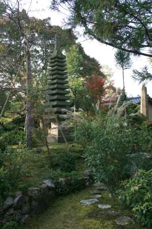 安楽寺の石塔