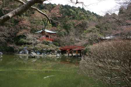 醍醐寺の赤い橋