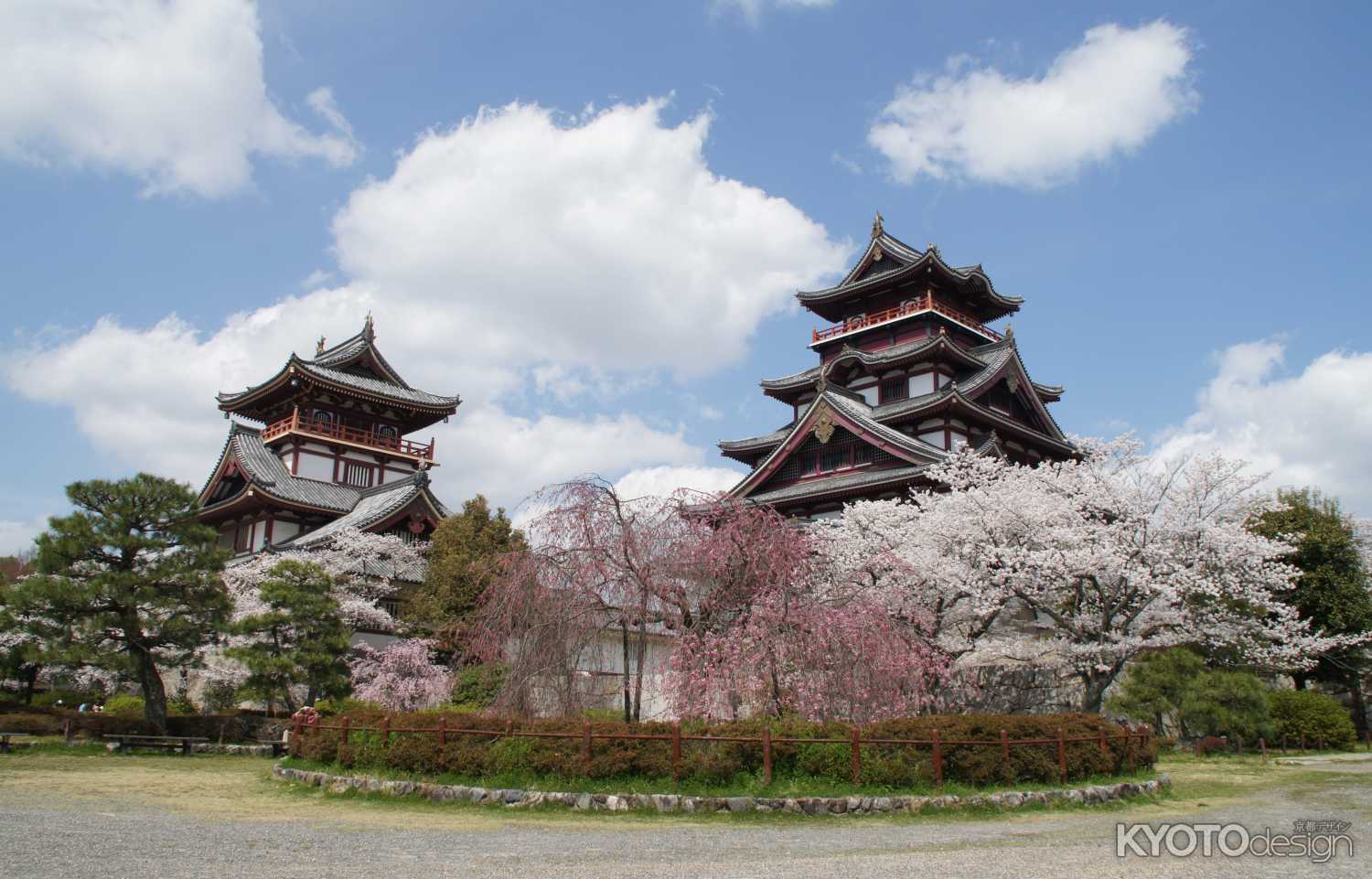春爛漫の伏見桃山城