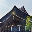 東福寺の本堂を見上げる