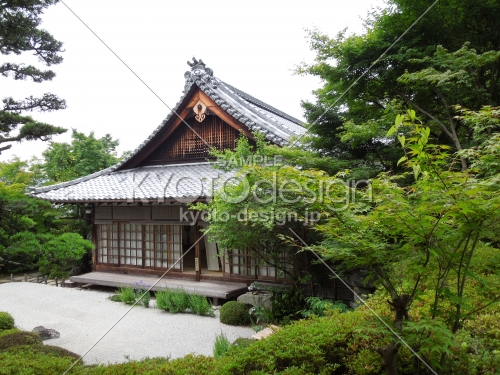 金福寺の本堂と庭