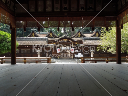 平野神社拝殿から見た本殿