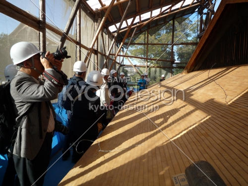 西本願寺の飛雲閣の屋根の葺き替え工事の見学会