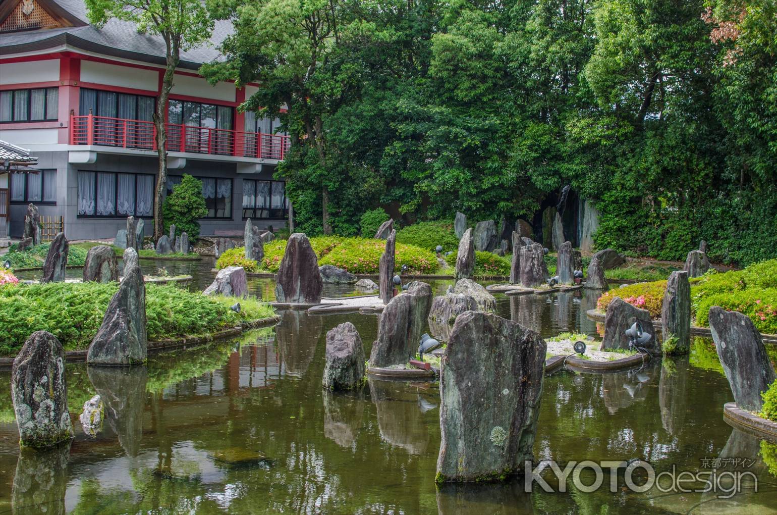 松尾大社は松風三苑の一つ蓬莱の庭の全景
