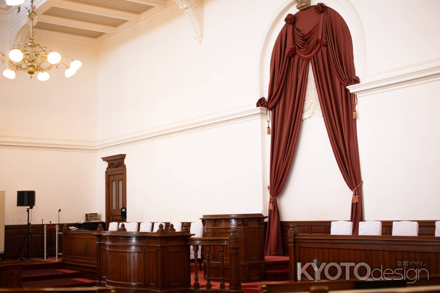 京都府庁旧本館　旧議場（演壇）