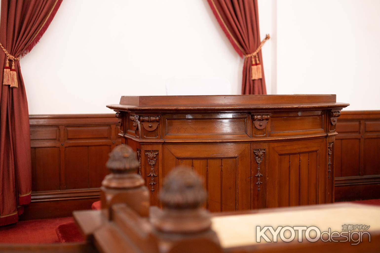 京都府庁旧本館　旧議場（議長席）