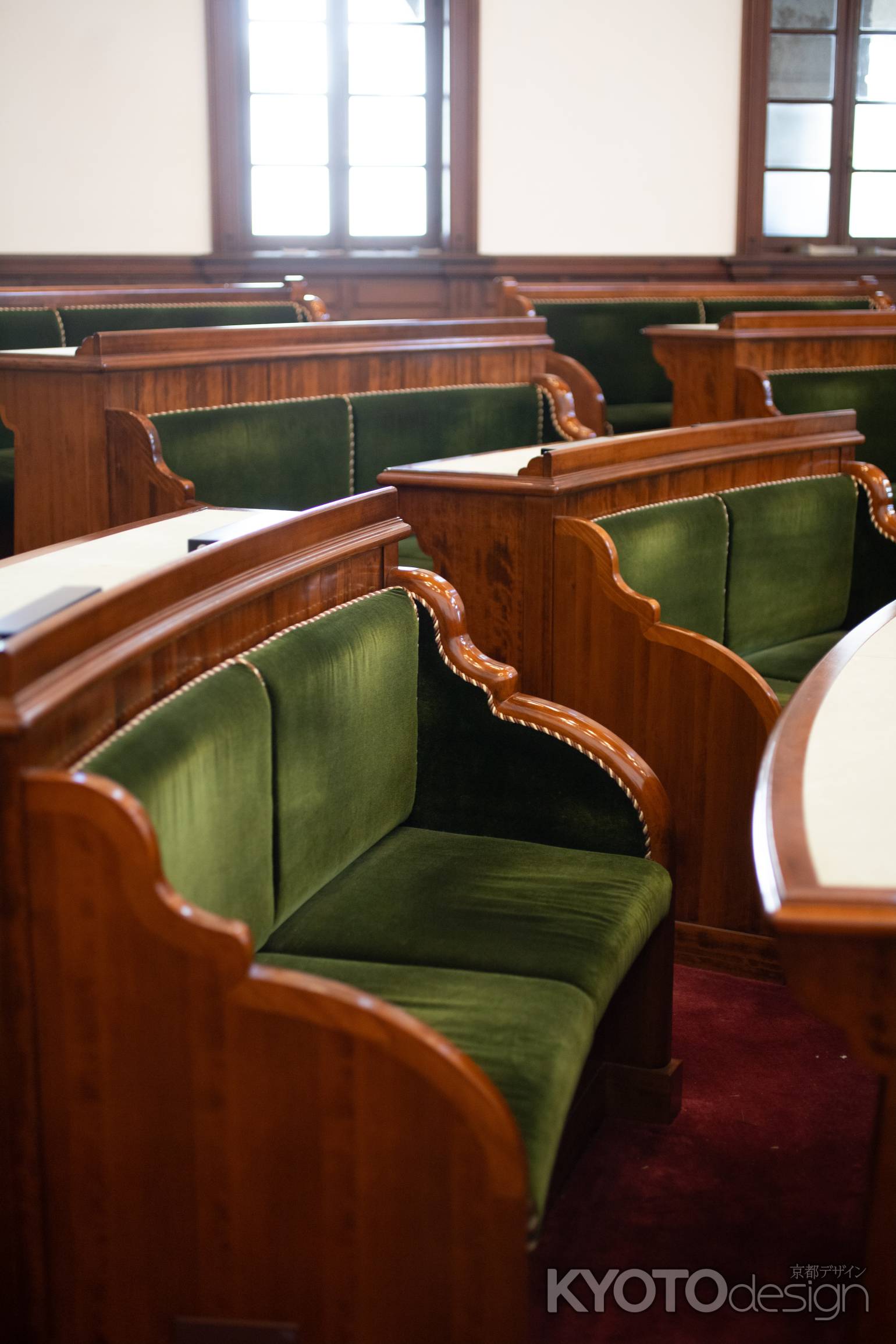 京都府庁旧本館　旧議場（議員席）