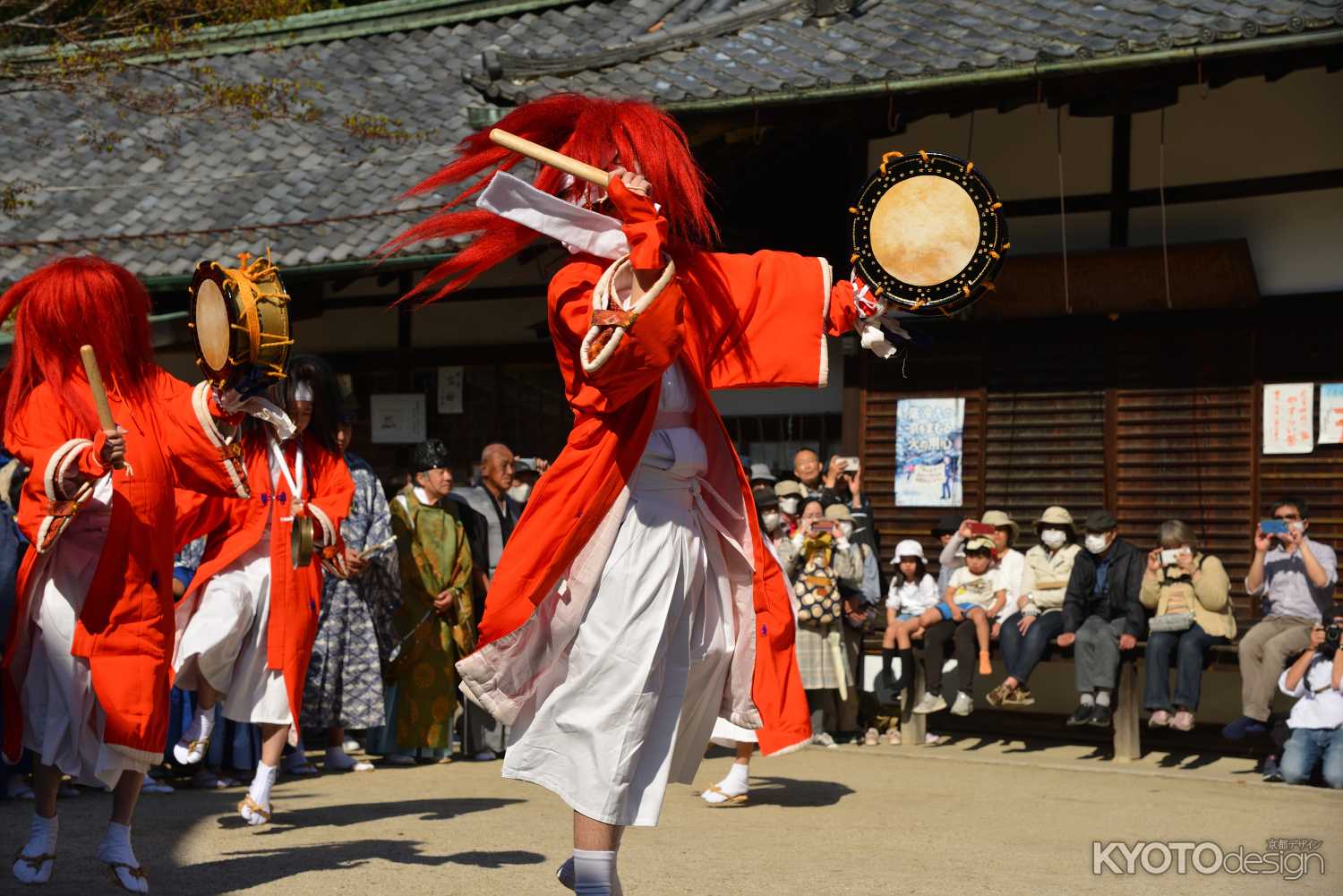 赤毛大鬼　飛び跳ねる