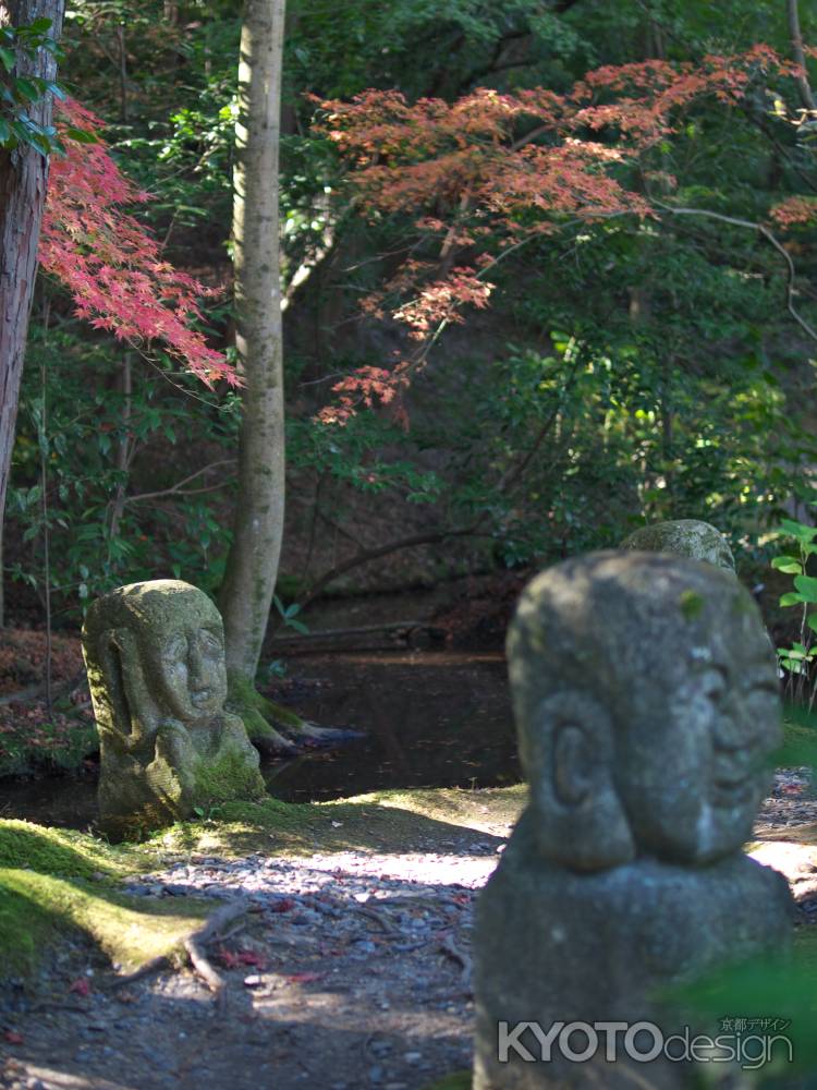 一休寺本堂裏手のお地蔵さん