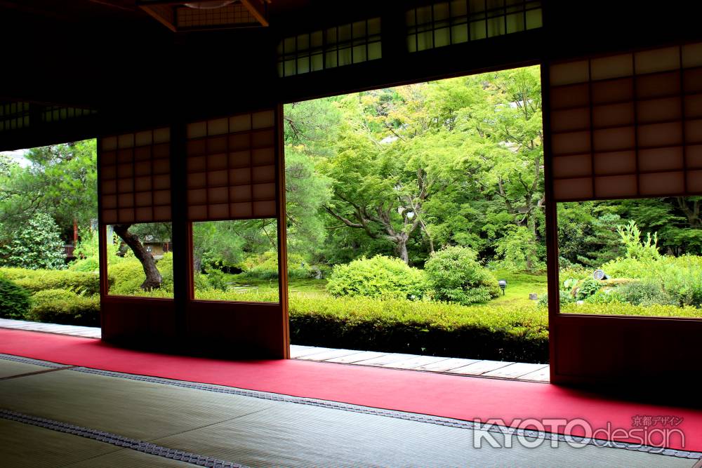 雲龍院の緋色