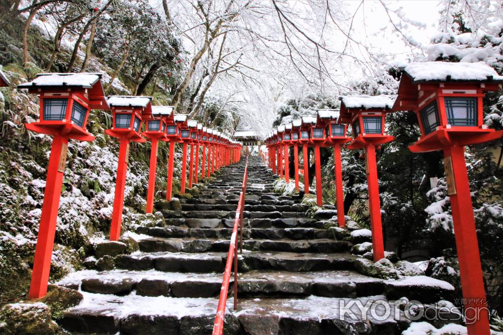 雪の貴船神社参道４