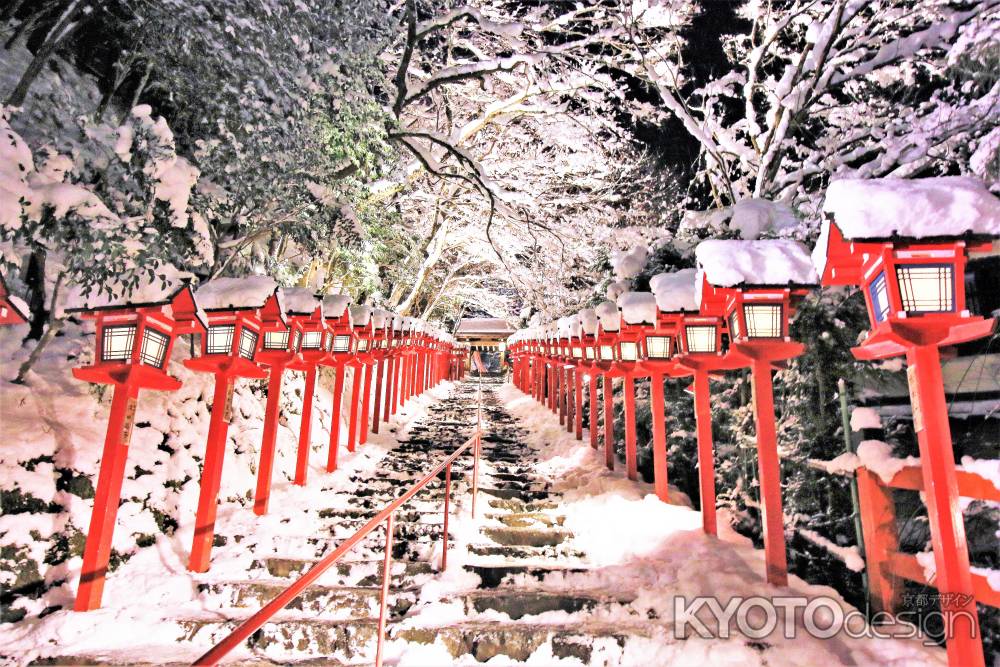 貴船神社、雪の参道ライトアップ