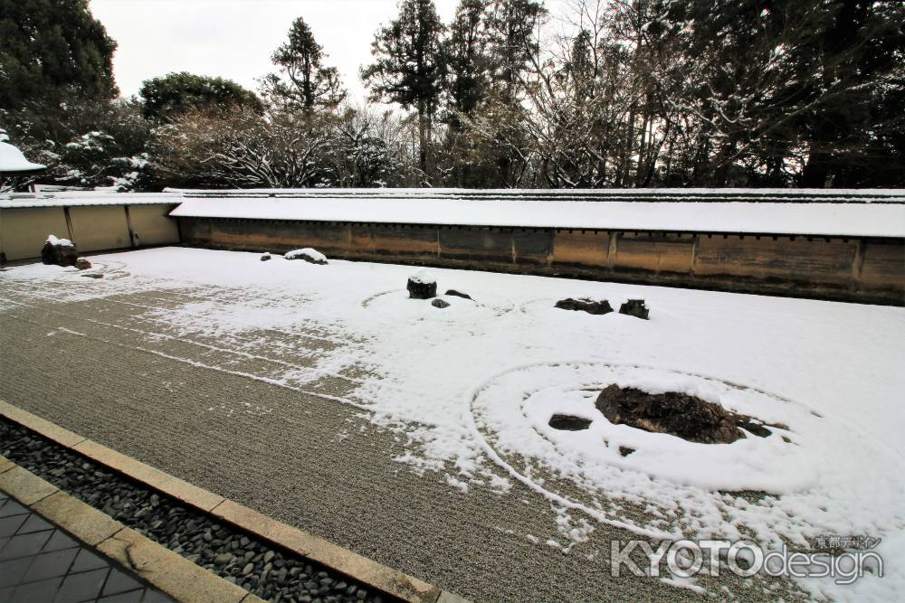 雪の龍安寺石庭２