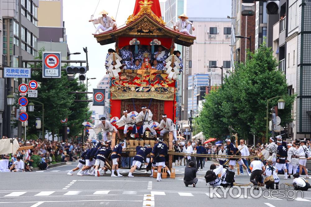 祇園祭前祭巡行長刀鉾の辻回し2024-3