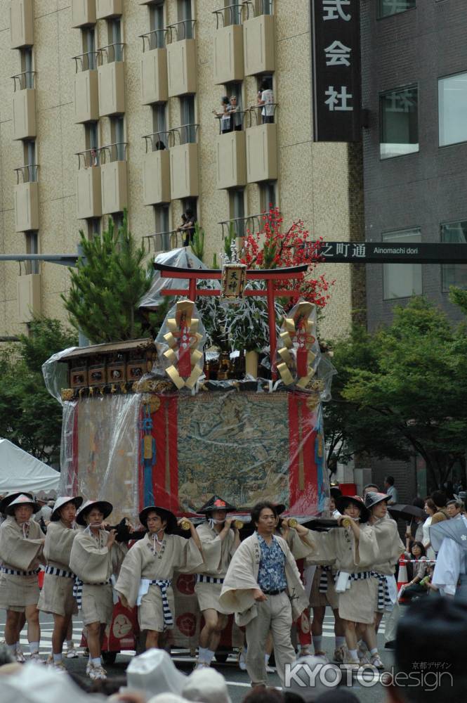 霰天神山と担ぎ手