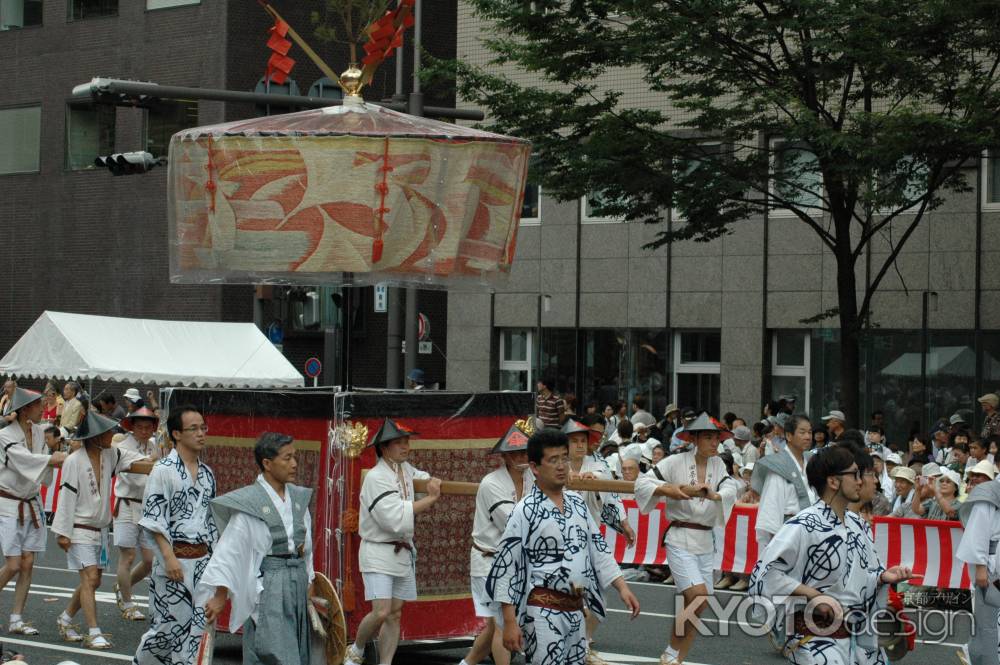 四条傘鉾の担ぎ手