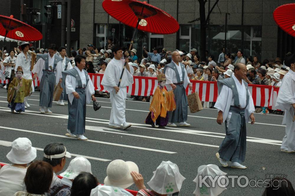 綾傘鉾の稚児たち