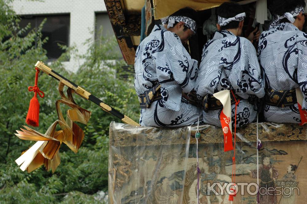 鶏鉾の囃子方と懸装品