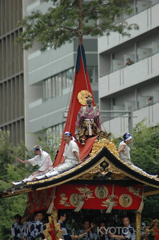 岩戸山の屋根方と人形