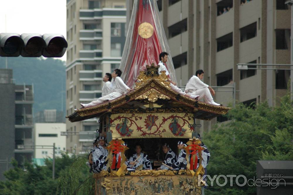 北観音山の囃子方と屋根方